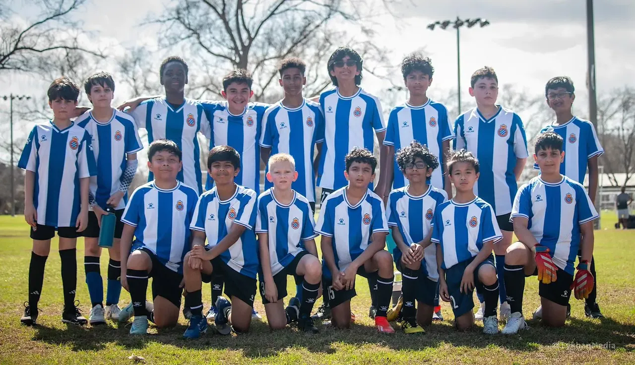 Full U13 squad photo on the field